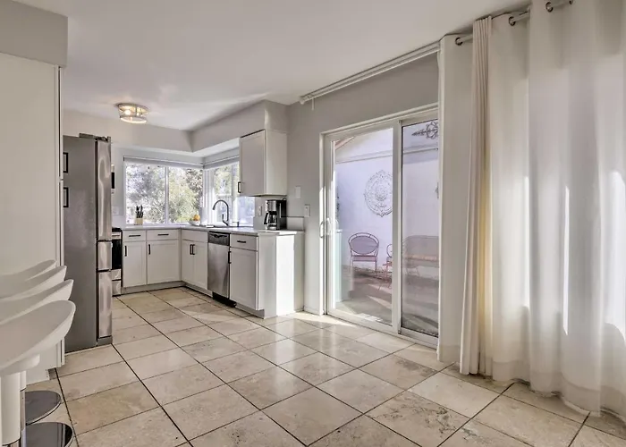 Sun Deck, Hot Tub! Lakefront House * Tempe