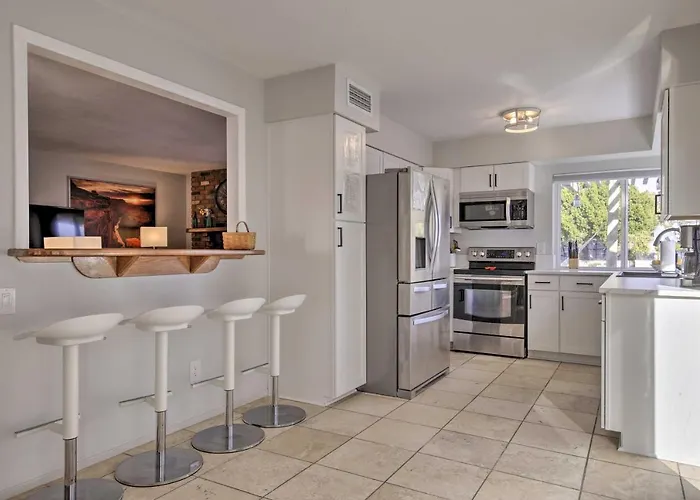 Sun Deck, Hot Tub! Lakefront House Tempe