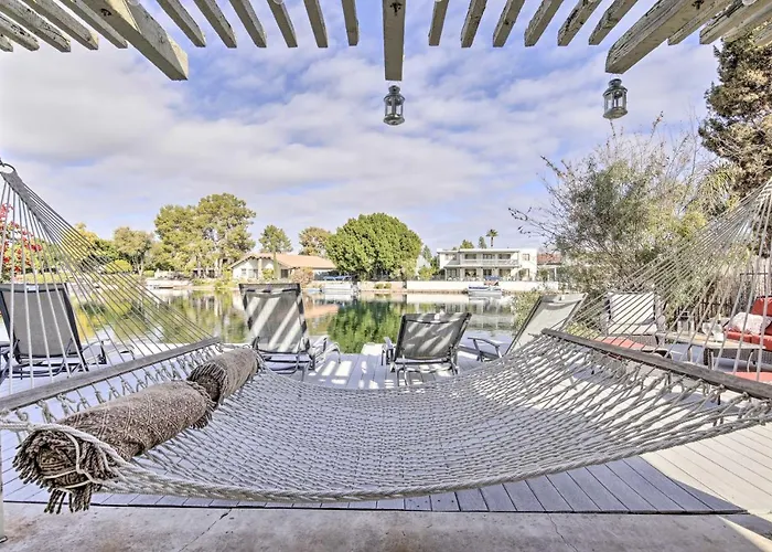 Sun Deck, Hot Tub! Lakefront House Tempe