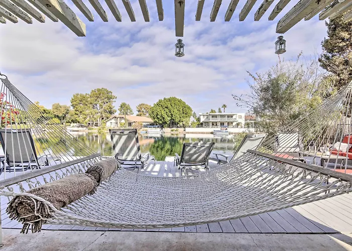 Holiday home Sun Deck, Hot Tub! Lakefront House *